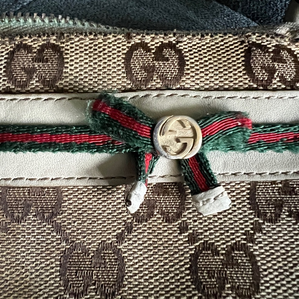 Gucci Beige and Brown Monogram Wristlet wallet with dust bag - Picture 2 of 11